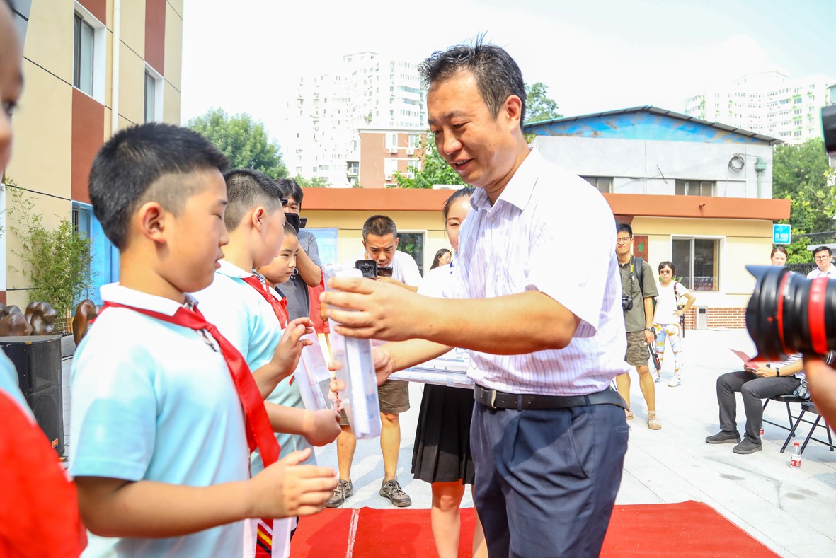 安贞街工委陈伟航书记在发言中说"过去我们习惯于政府管文化,直接